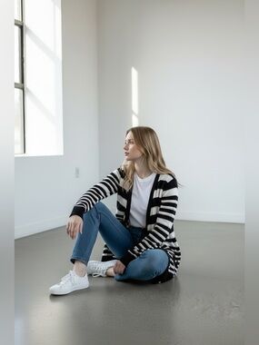 White House Black Market Black, White, Gold & Silver Stripe V-Neck Cardigan SzXS